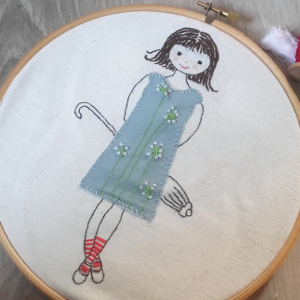 Motif broderie poup�e - Fiche n� 1