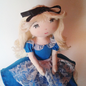 Patron poup�e en tissu - Alice - Miss Penelop