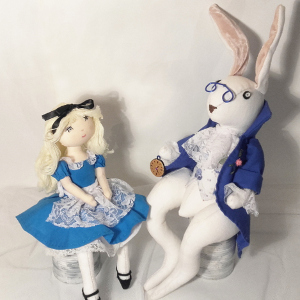 Patron de couture poup�es de chiffon - Alice et Bunny