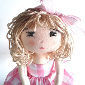 Patron poup�e de chiffon - Amandine