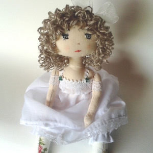 Patron poup�e en tissu - Capucine