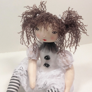 Patron de couture poup�e en tissu - Lily-Rose