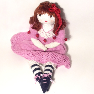 Tricoter une poup�e aux aiguilles - Lola